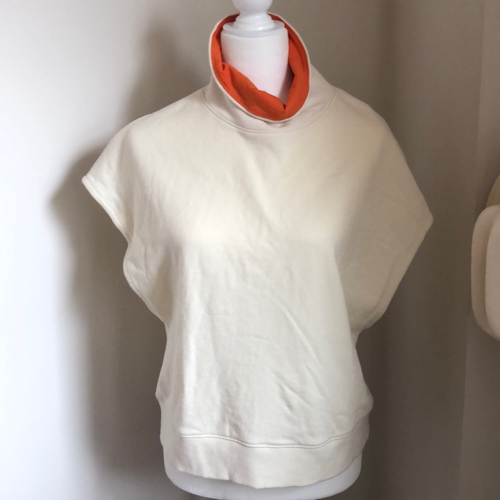 Sleveless hoodie